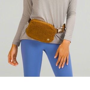 LULULEMON NWT fleece belt bag.